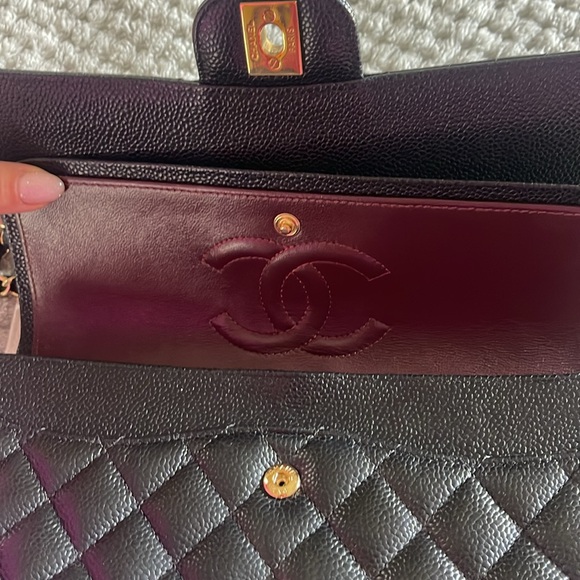 🛑 and read 💯 Authentic Chanel Bag- medium size.Has been stolen by breaking in - Picture 2 of 4